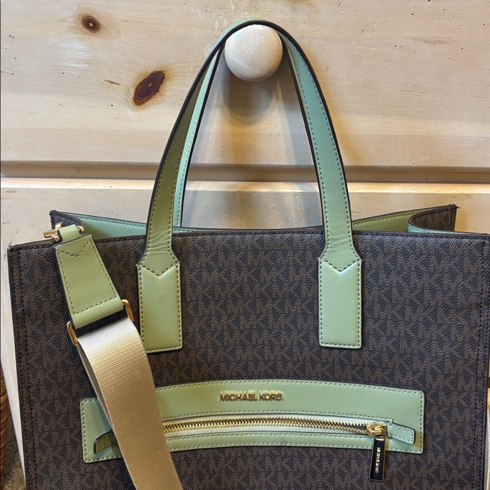 MICHAEL Michael Kors
Michael Kors Kenly Large NS
Tote - Light Sage - Picture 4 of 12